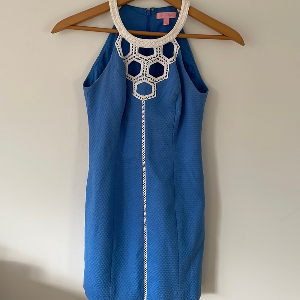 Lilly Pulitzer Molly Shift Dress in Light Blue with White Hexagonal Neckline